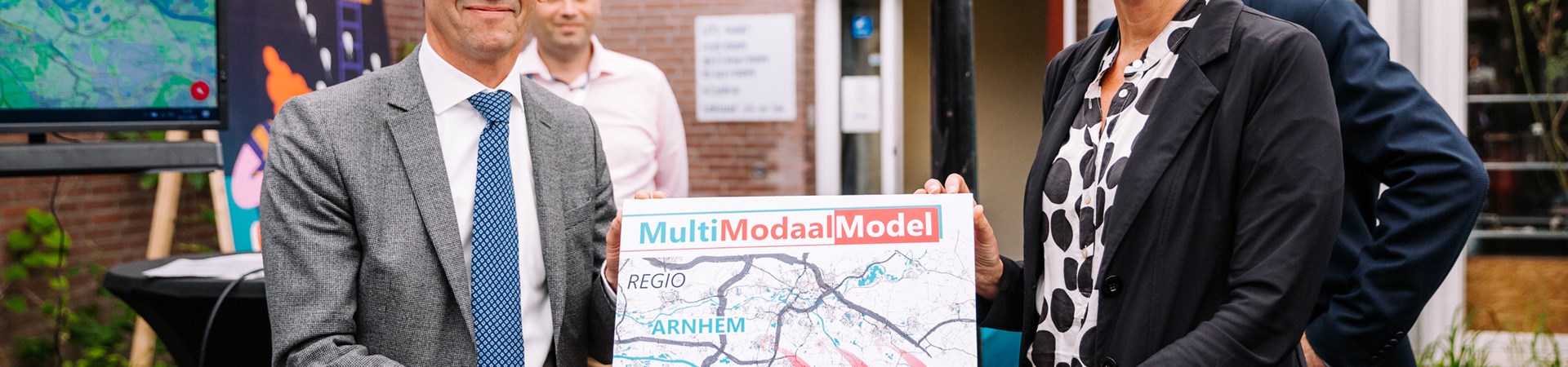 GMR Regio Congres 2022 12 Overhandiging Multi Modaal Model Mobiliteit (1)